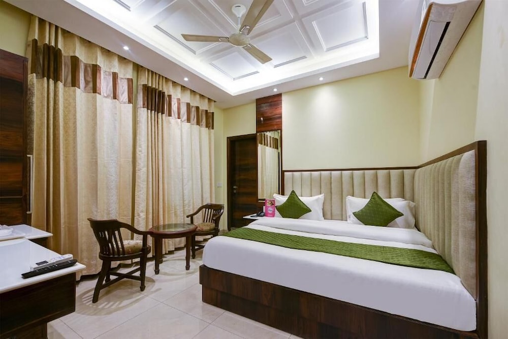 Hotel Geet Deluxe