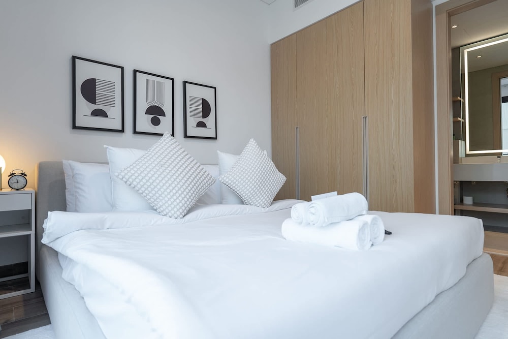 Stylish Minimalist 2-bedroom in Jumeirah Village Circle