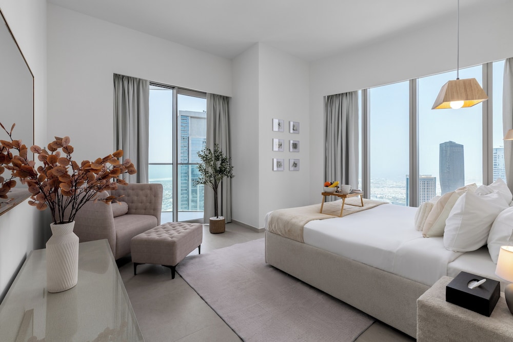Maison Privee Sky-High Elegance w/ Unrivaled Burj Khalifa Views