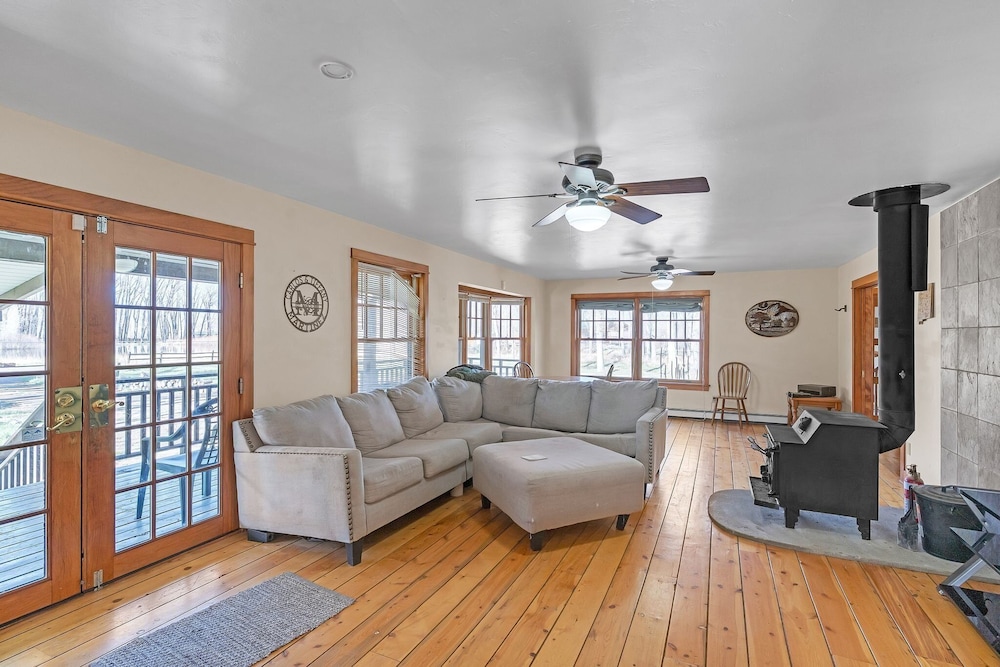 Charming Country 4br Retreat With Riverfront Views 4 Bedroom Cabin