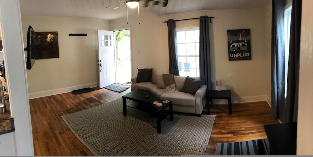 Renovated Cottage Minutes From Downtown