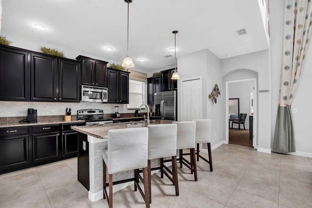 9008 PM - 5BD Serenity Villa: A Paradise Retreat