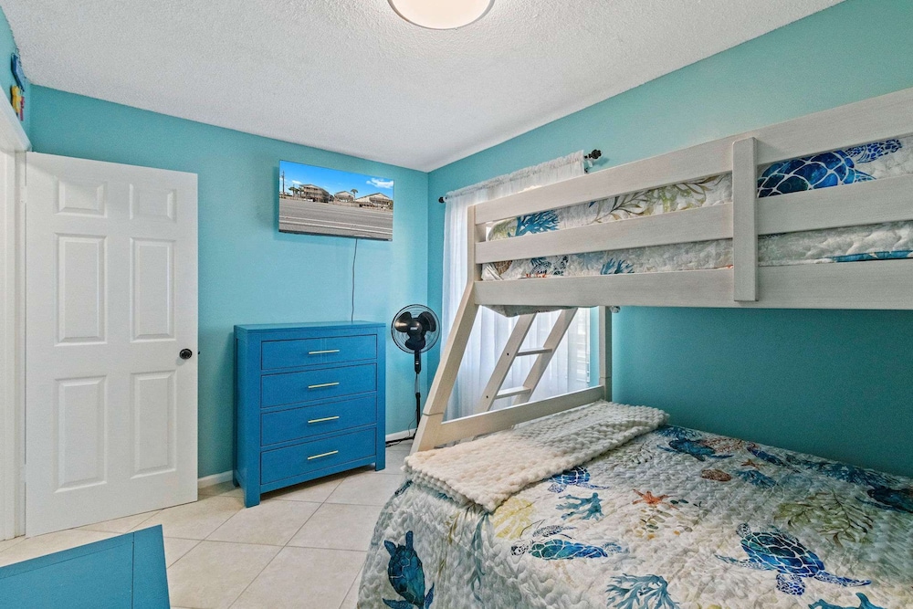 Two 2br Condos Walk to Beach Hangout