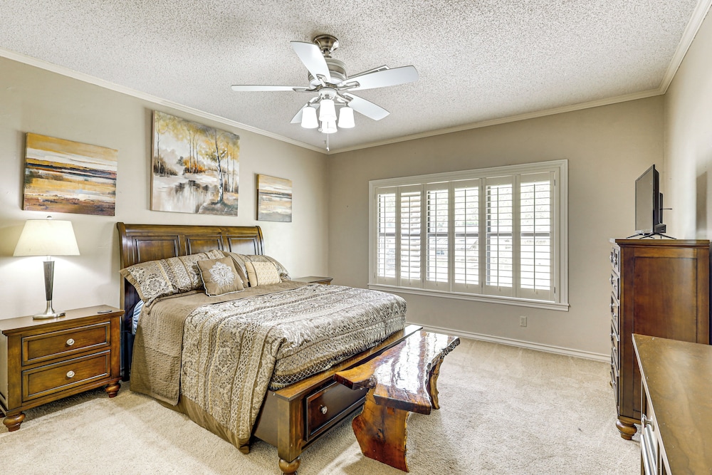 Golf Course Views: Family Home w/ Yard in Salado!