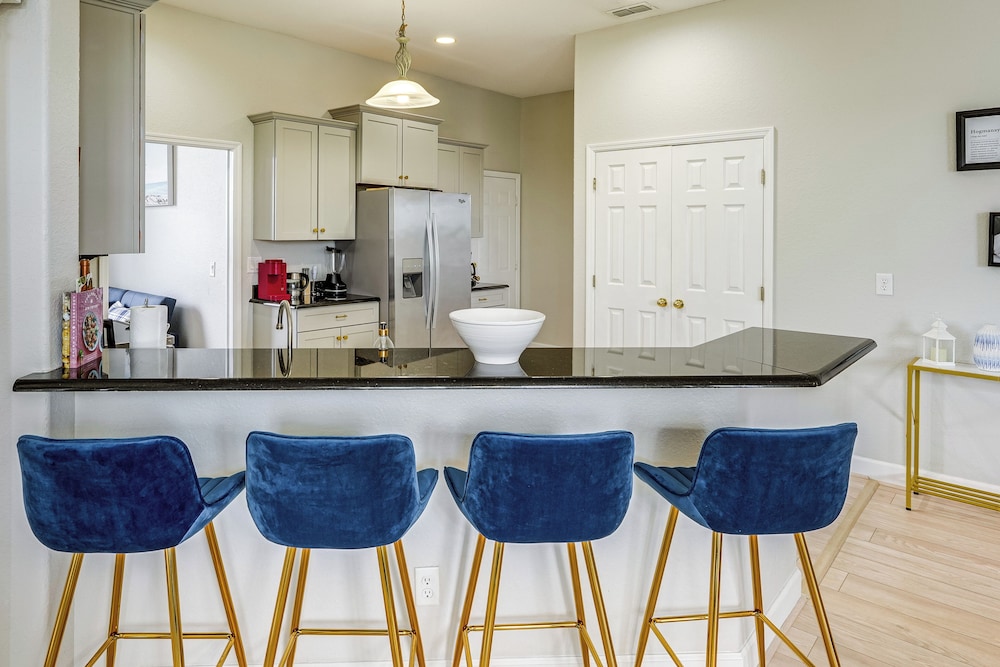 Game, Swim & Unwind: Lakeside Retreat Near Disney