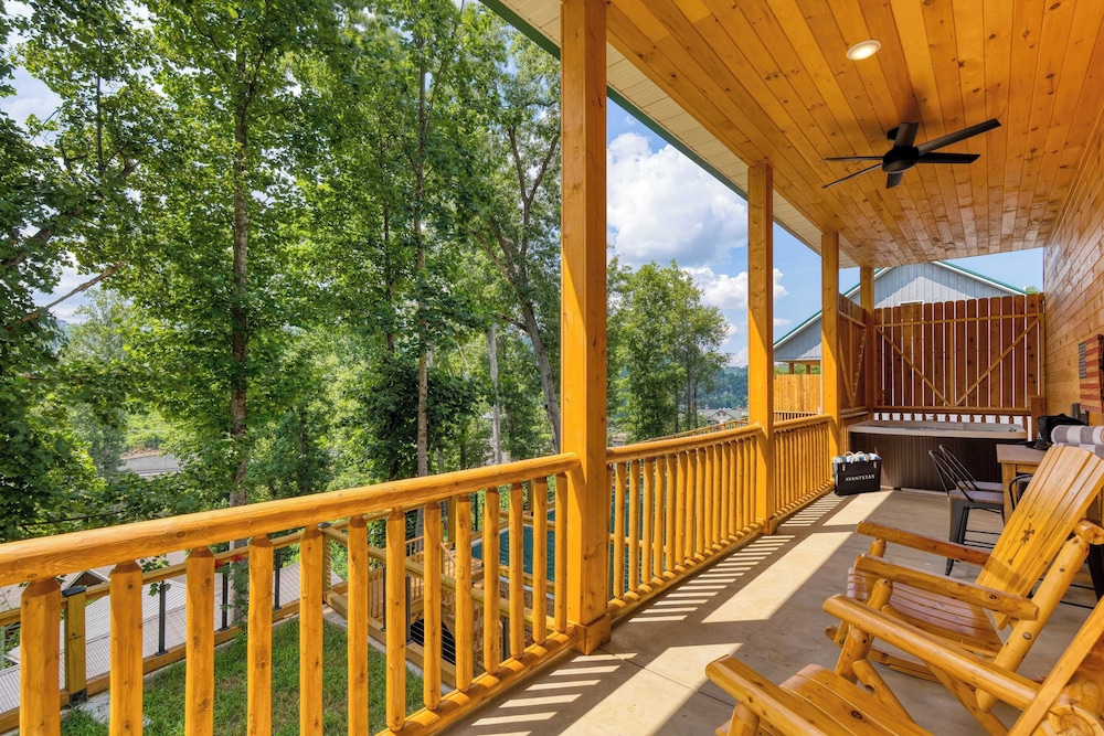 Cabin w/ Hot Tub, Game Room & Scenic Smoky Mountain Views Perfect by Avantstay
