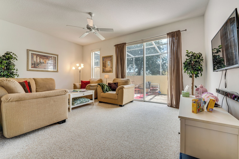 10 Mi to Disney World: Townhome w/ Community Pool!