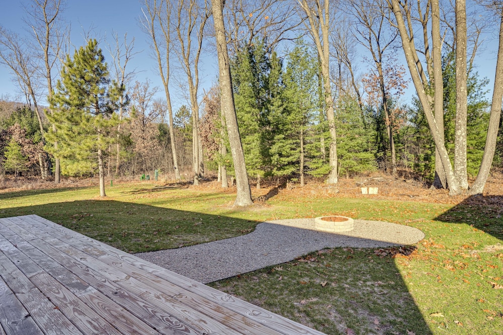 Golf, Hike & Boat: Home w/ Fire Pit in Friendship