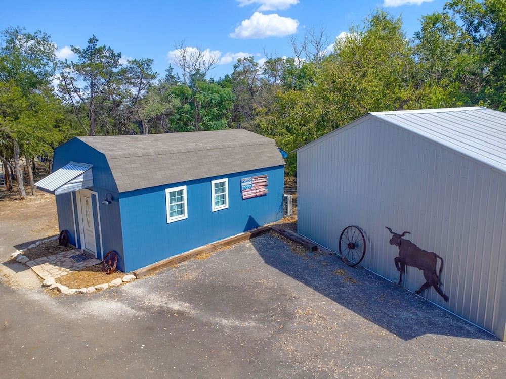 Terracotta Oasis - Wimberley for 30 Guests