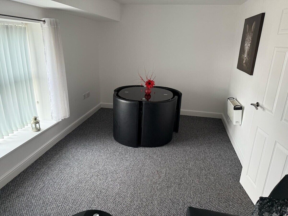 Sea Breeze 1-bed Retreat With Parking