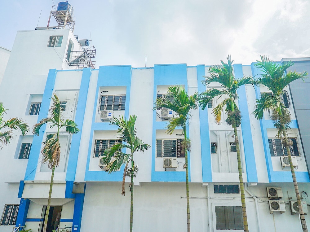 OYO 13583 Hotel Paradise Inn