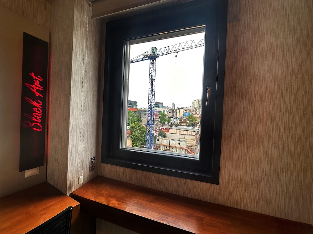 Black Art Otel - Image 52