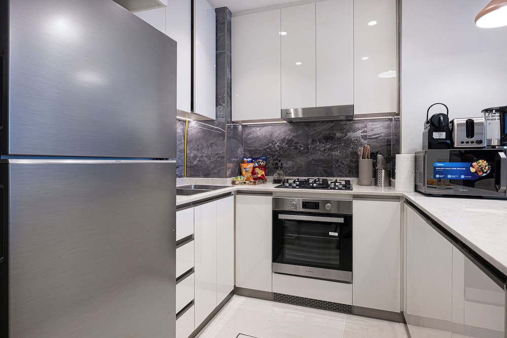 Nobles Suites by Hostiva - City View