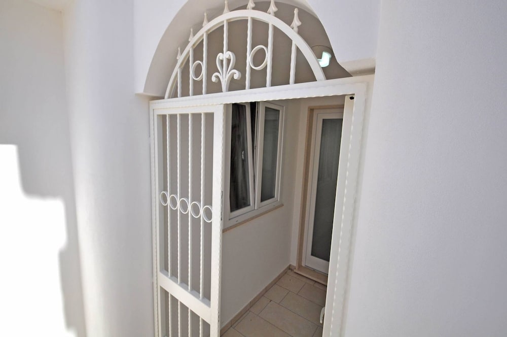 Villa Sacher Sleeps 12 Just 100 Metres From the sea
