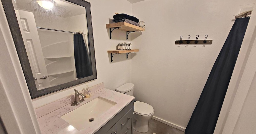 Stunning Phoenix Studio Stylish Oasis in a Prime Location