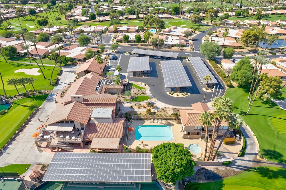 Designer Seville Condo w Golf Mountain Views