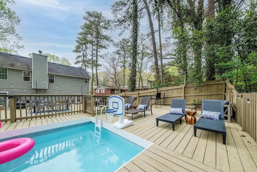 ATL Patio Paradise Pool Hottub Theater Gmrm B-ball