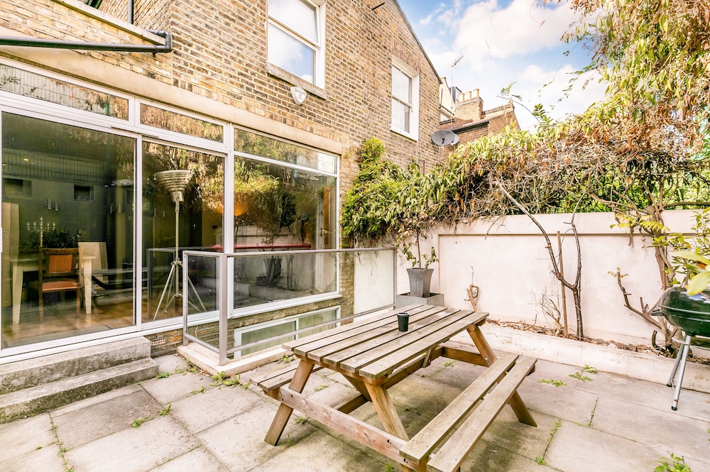 outdoor bbq area