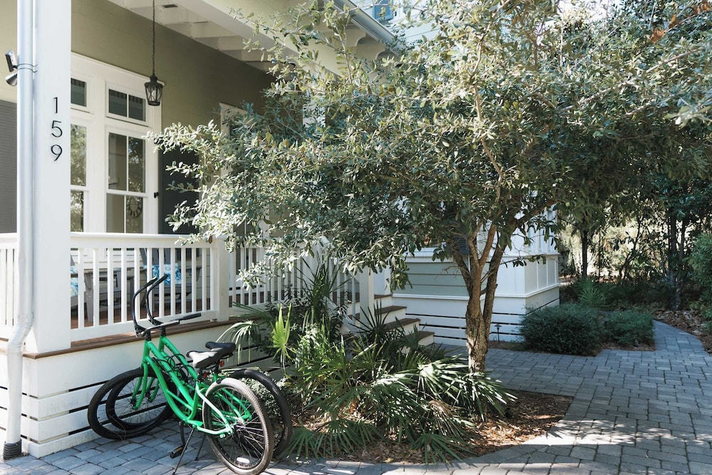 Walk to Beach, 2 Shared Pools, Enclosed Porch, Bikes 30A Hideaway by Avantstay