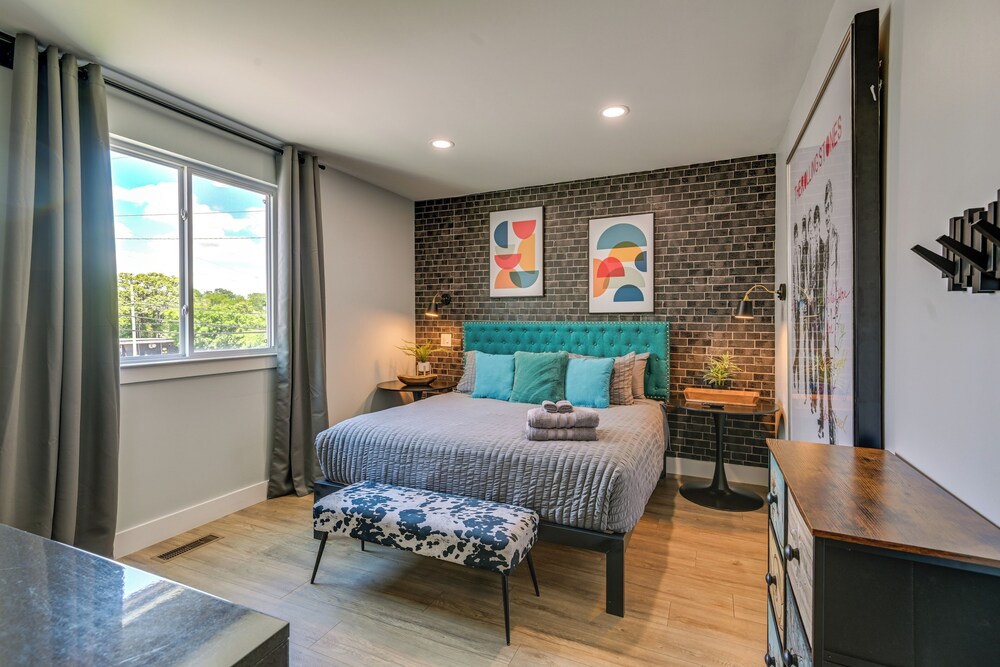 Skyline Views: Nashville Townhome 3 Mi to Broadway