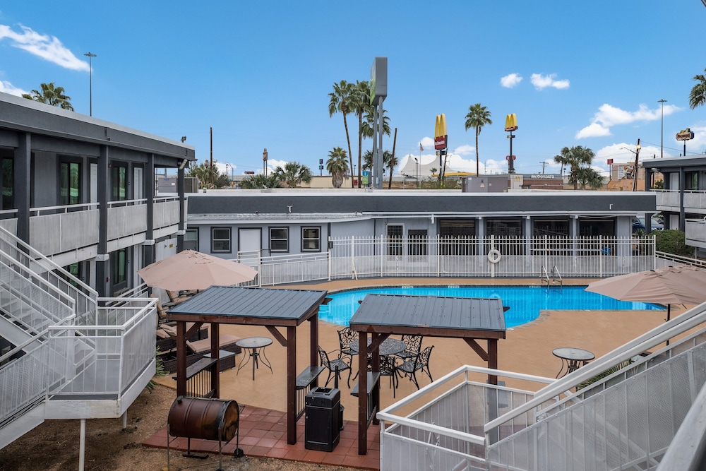 Spanish Trails Inn