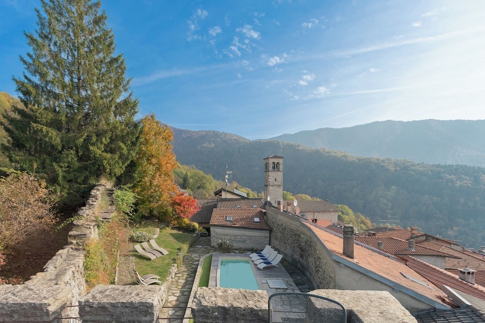 Villa Torre di Palanzo With Magnificent View by Rent all Como