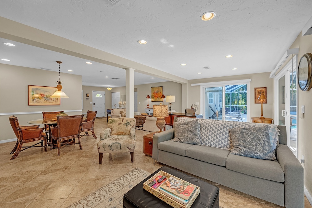 Comfy Home W/ Heated Pool Near Siesta Key Beach 2 Bedroom Home
