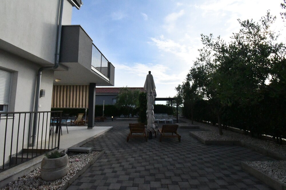 Luxury Escape With Swimming Pool & Modern Design