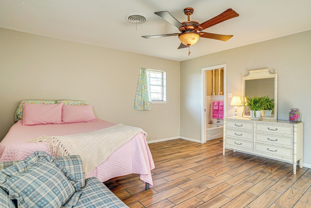 Family Friendly: Peaceful Home in Stamford!