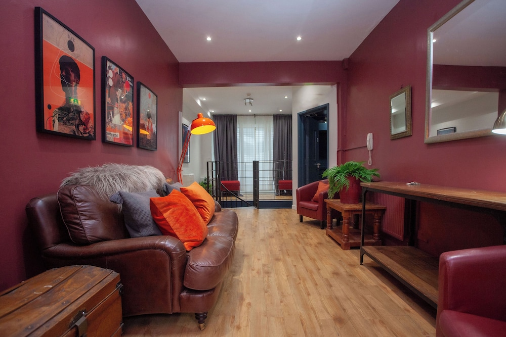 higgihaus 107 Sleeps 4 Monday - Friday