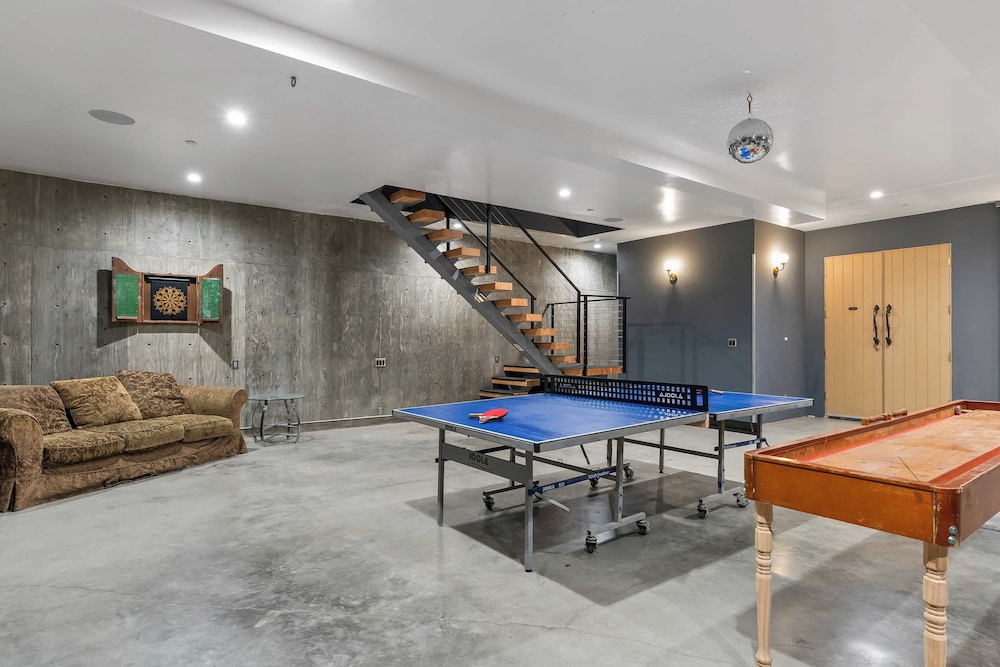 Luxe LA Escape w/ Pool, Views & Game Room Alta Vista Estate by Avantstay