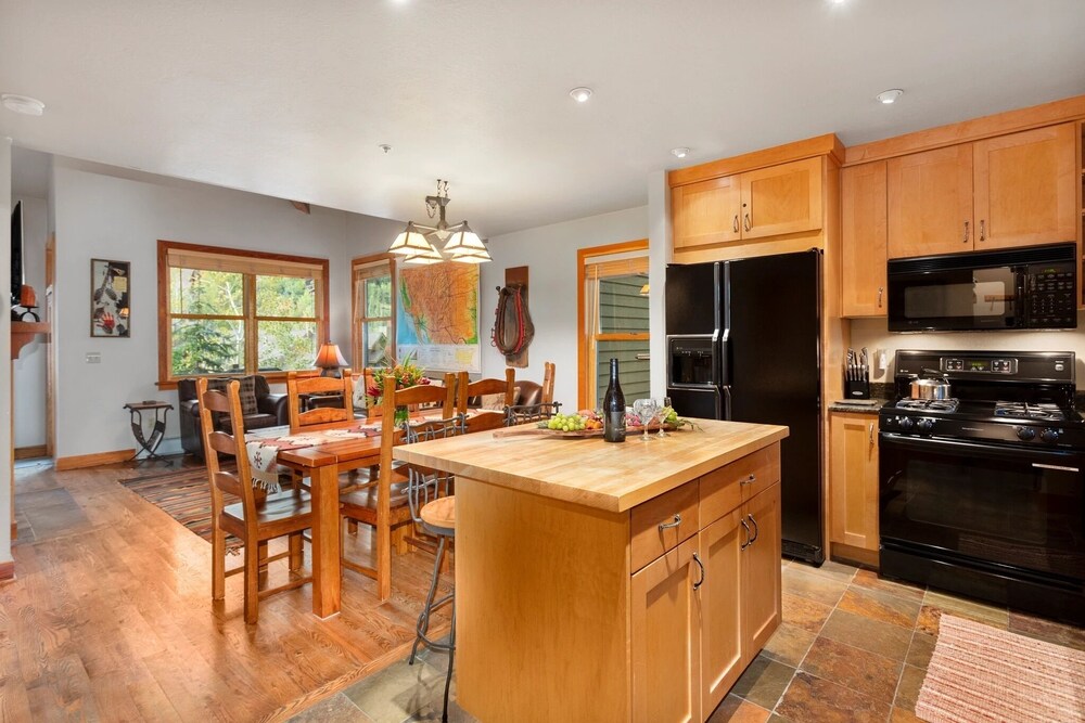 Greyhawk at Deer Valley Resort - Two Bedroom Condo with Hot Tub #12 2 Condo