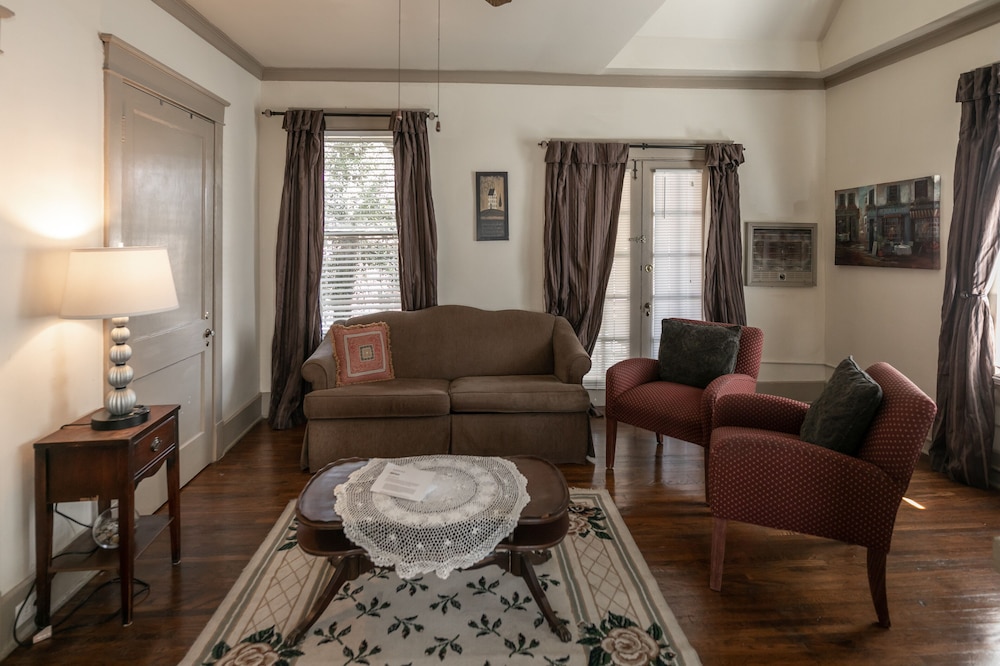 Memphis Belvedere Suites
