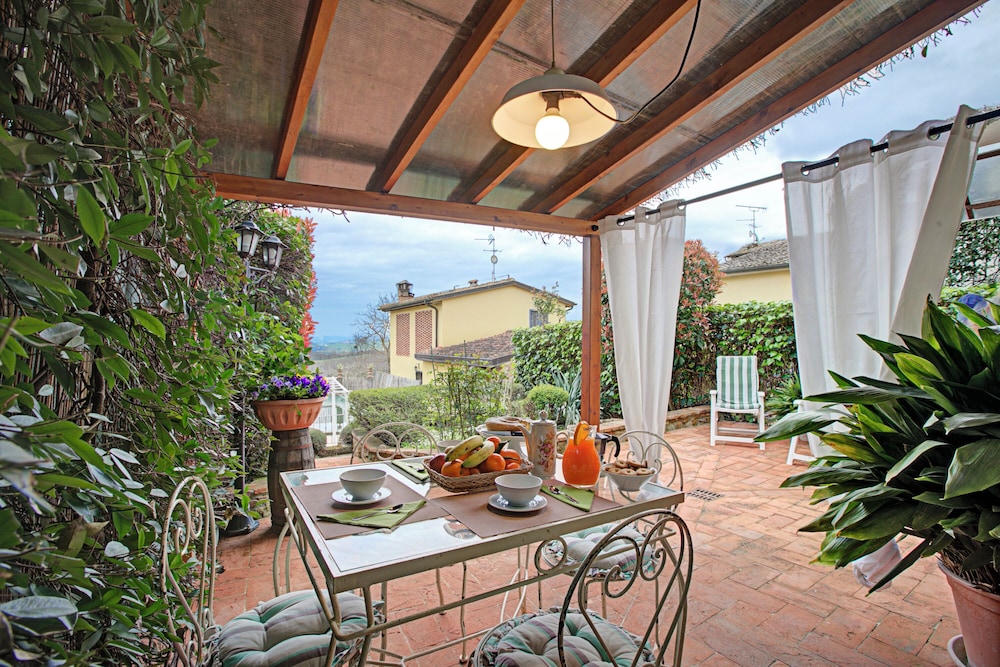 Francigena Pergola Apartment Shared Pool