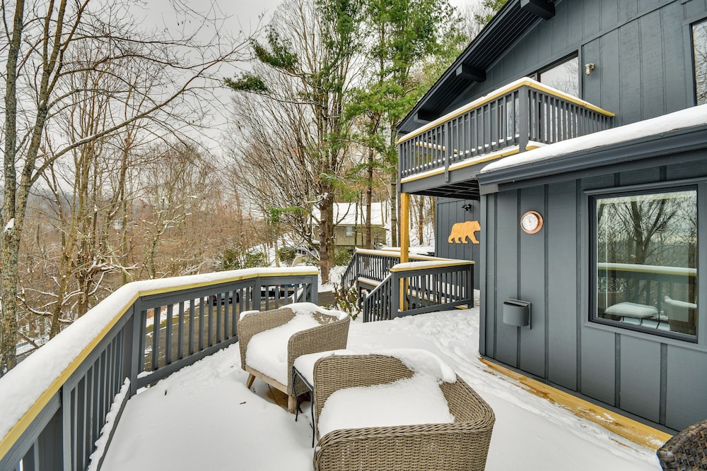 6 Mi to Skiing: Home w/ Hot Tub in Seven Devils!