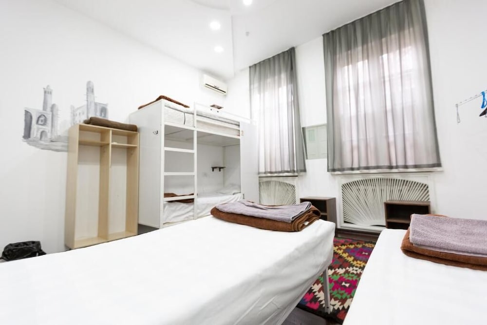 Light Hostel