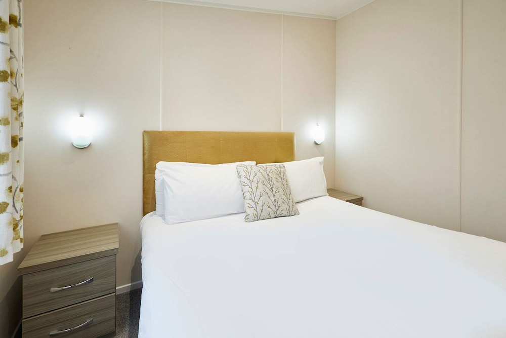 Host Stay Woodpecker Lodge