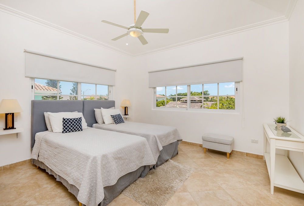 Beautiful 5-BDR 2 levels villa for rent