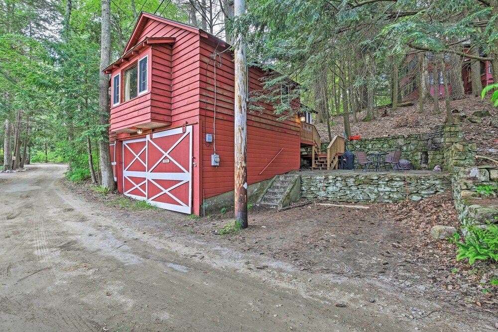 Rustic Berkshires Cottage at Lake Buel w/ Kayaks!