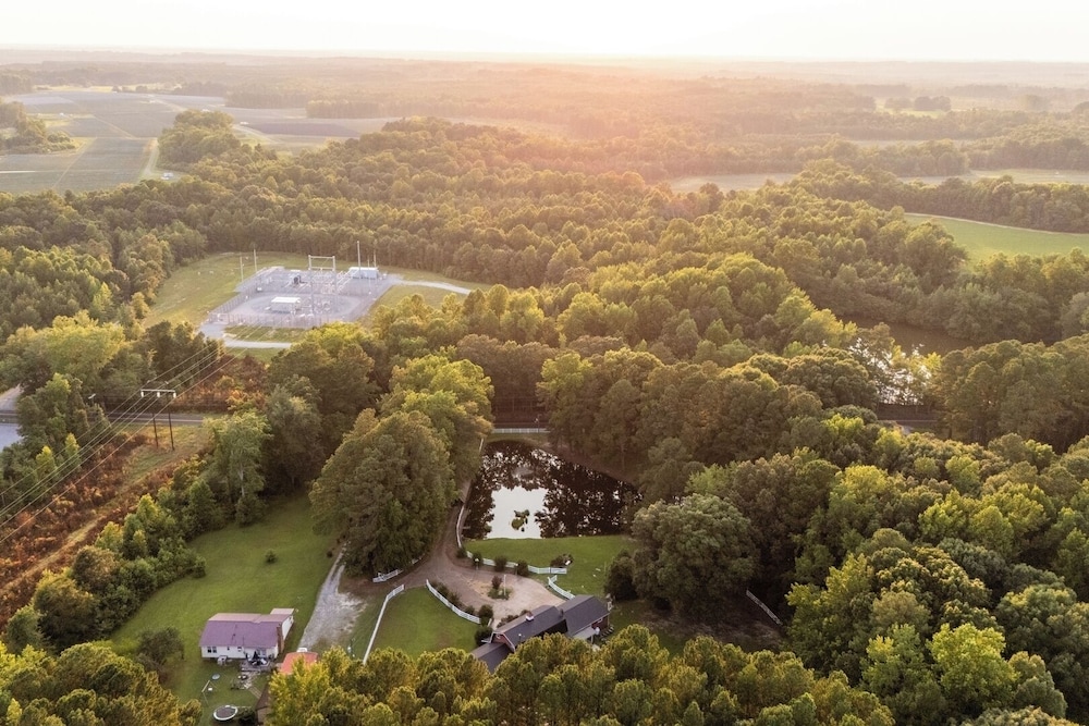 Pet-friendly 3BR Lake House Firepit & Pier
