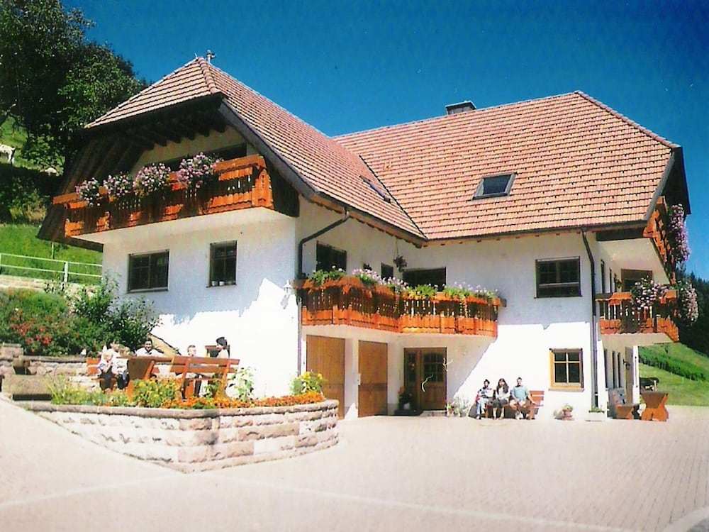 Farmhouse Escape in Hofstetten