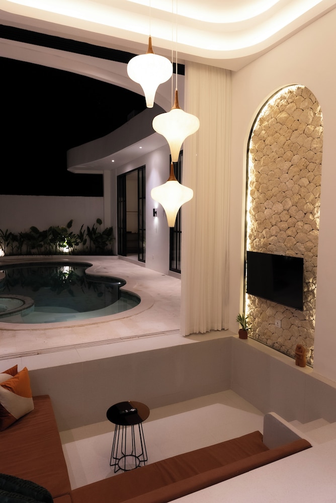 Tropical 2BR Private Villa, 6min Pererenan Beach