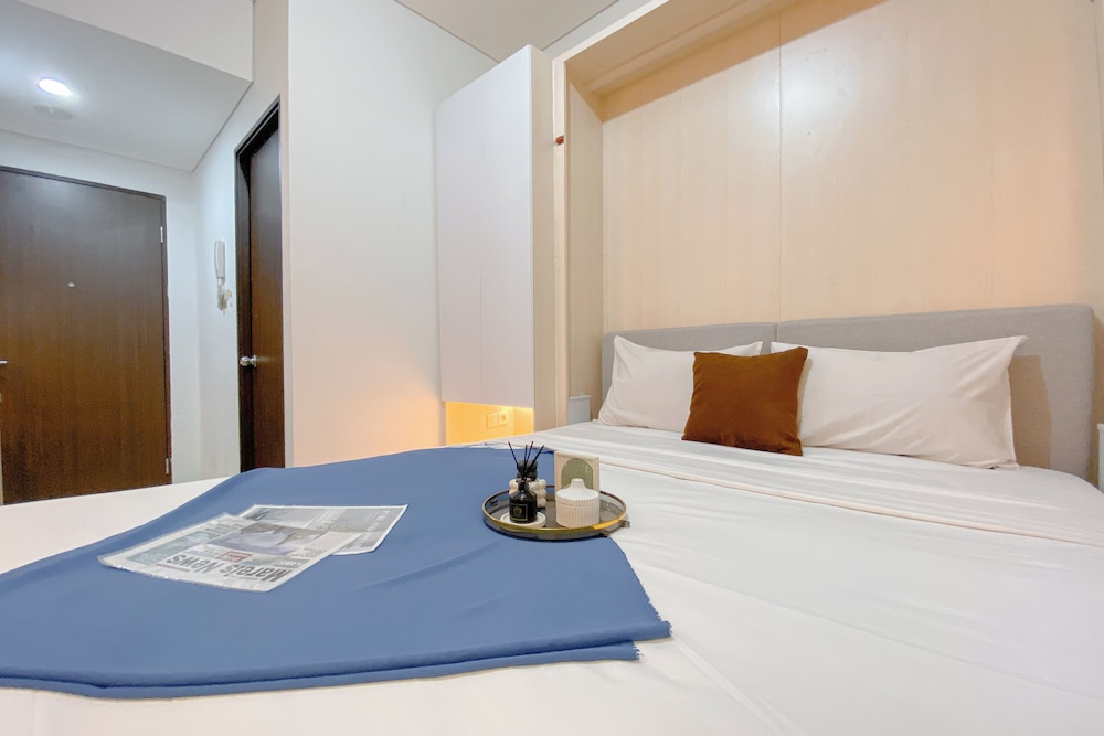 Elegant And Comfy Studio At Transpark Cibubur Apartment