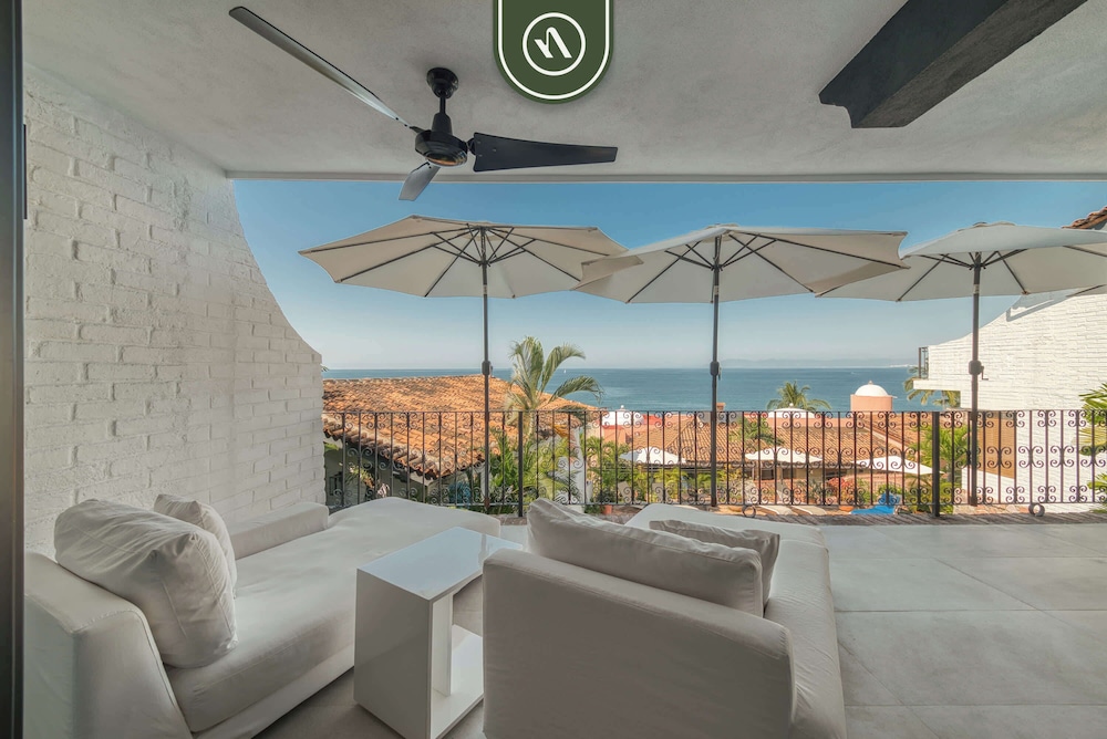 Oceanview 2 BR Unit- Steps Away From Beach - Pool