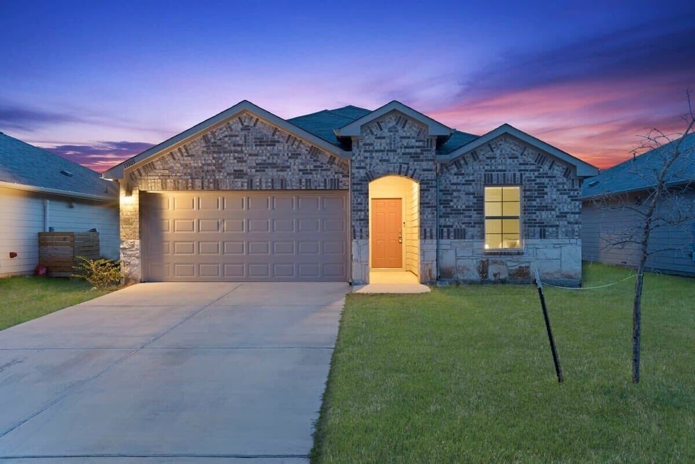 @ Marbella Lane - Amazing 4BR Lakeview Home