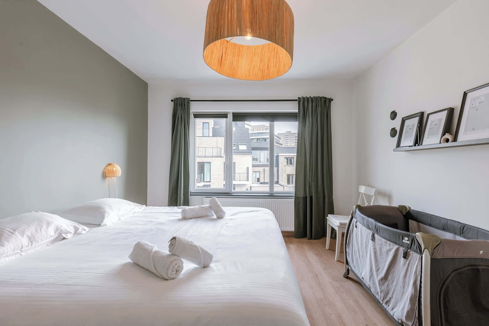 Modern Apartment With Balcony Near City Center