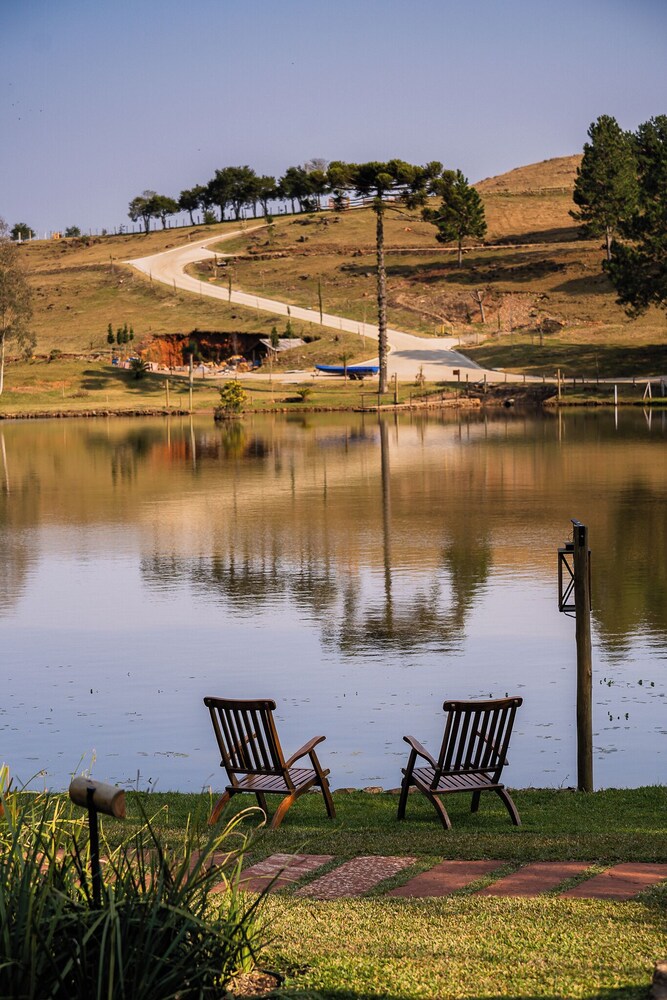 Celeiro Lake Village
