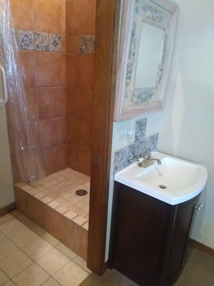 Tanglewood Suites - Property Image 21