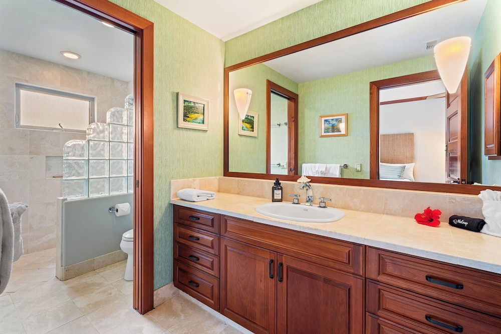 Close to Beaches & Restaurants - Spacious Townhome - Concierge Incl- Vrkcv