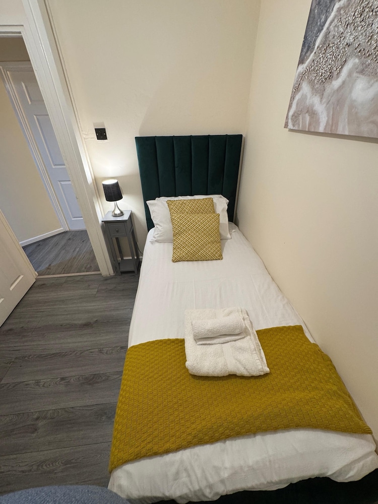 3BR House with Free WiFi All Over UK